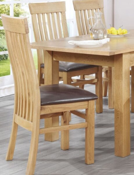 Hình 2: Ghế 5 nan mặt đệm và bàn ăn gỗ sồi Harris 1m6